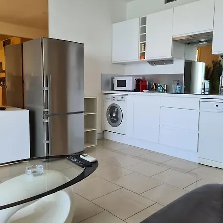 Apartment Au Bord De La Mer De Juan-les-pins