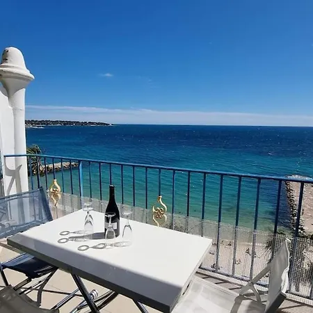 Au Bord De La Mer De Juan-les-pins